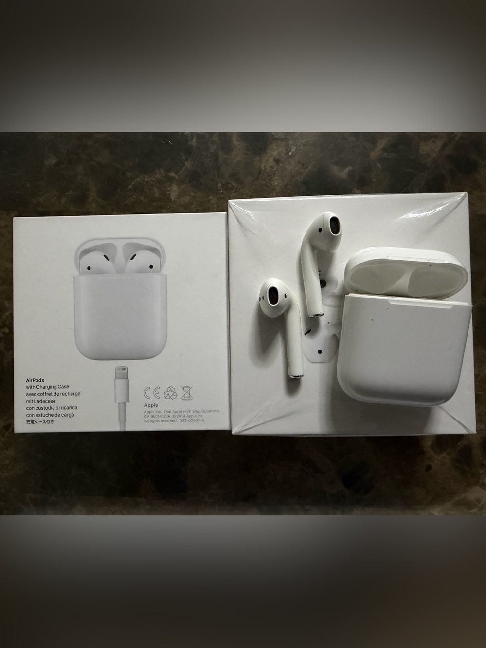 Apple White Wireless Earbuds with Charging Case - White